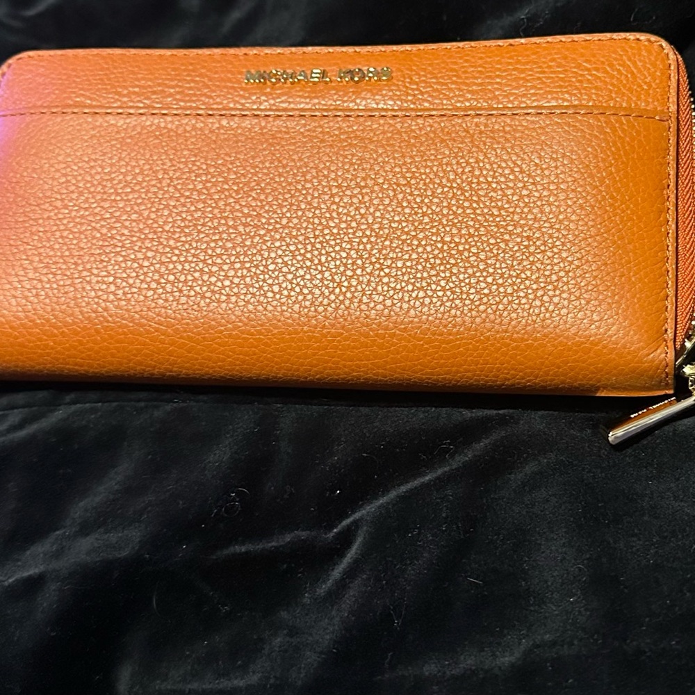 NWT Michael Kors Mercer Continental zip around wallet